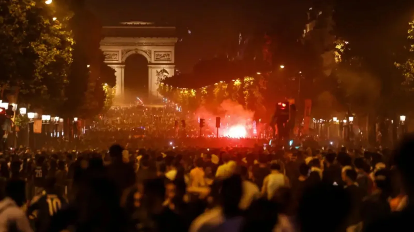 PSG’nin Zaferi, Paris’te Şiddet Olaylarına Yol Açtı