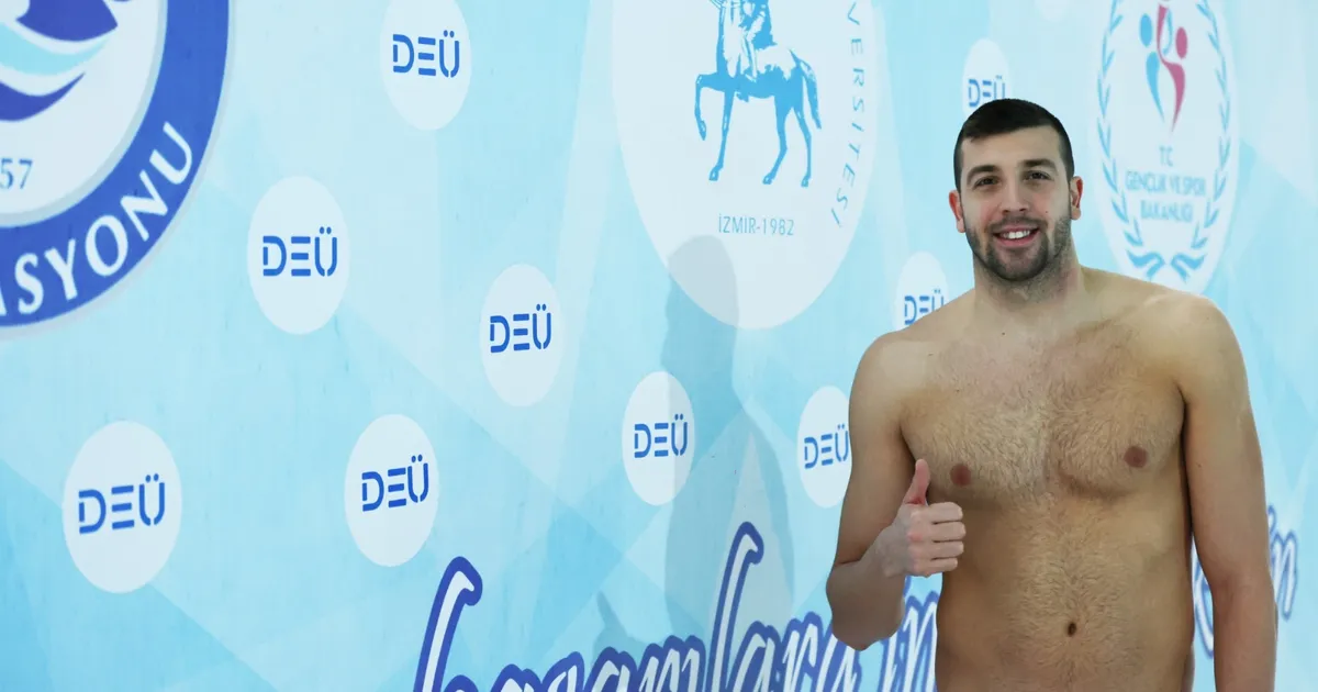 Rekordaki Yüzücü Emre Sakçı, DEÜ’de Antrenman Yapıyor
