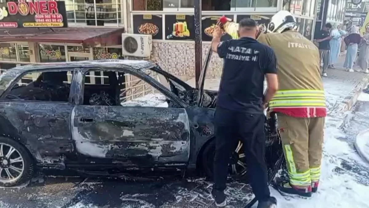 Reyhanlı’da Park Halindeki Araç Alev Alev Yandı!
