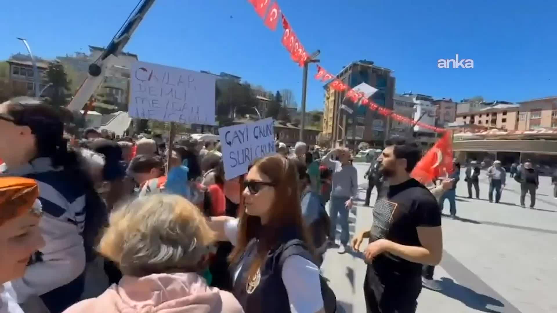 Rize’de Miting: Emekliler ve Esnafın Çağrısı