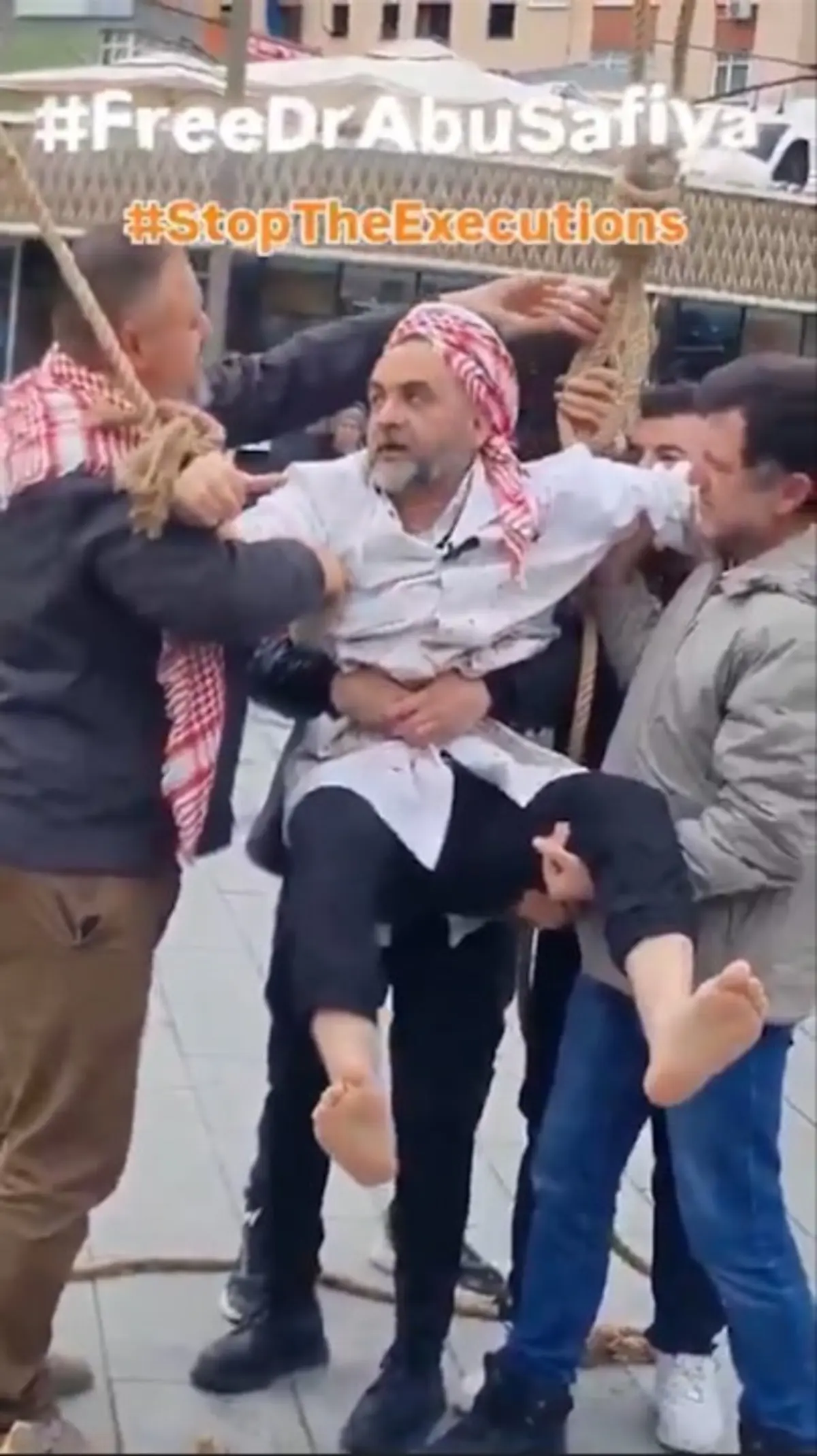 Rize de faciaya ramak kala! İsrail i protesto ediyordu: Boynundaki ip sıkışınca... 2