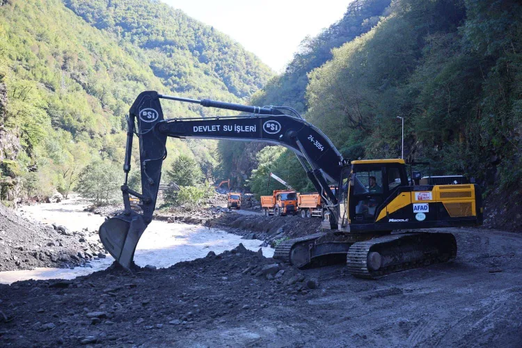 Rize’de Sel Felaketi: Ekipler Yolu Açıyor!