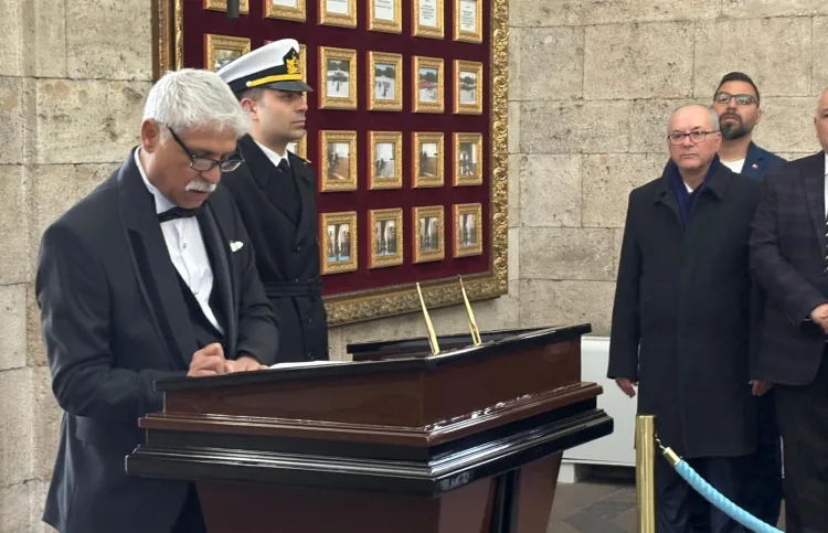 Romanlar Günü’nde Atatürk’e Saygı Duruşu
