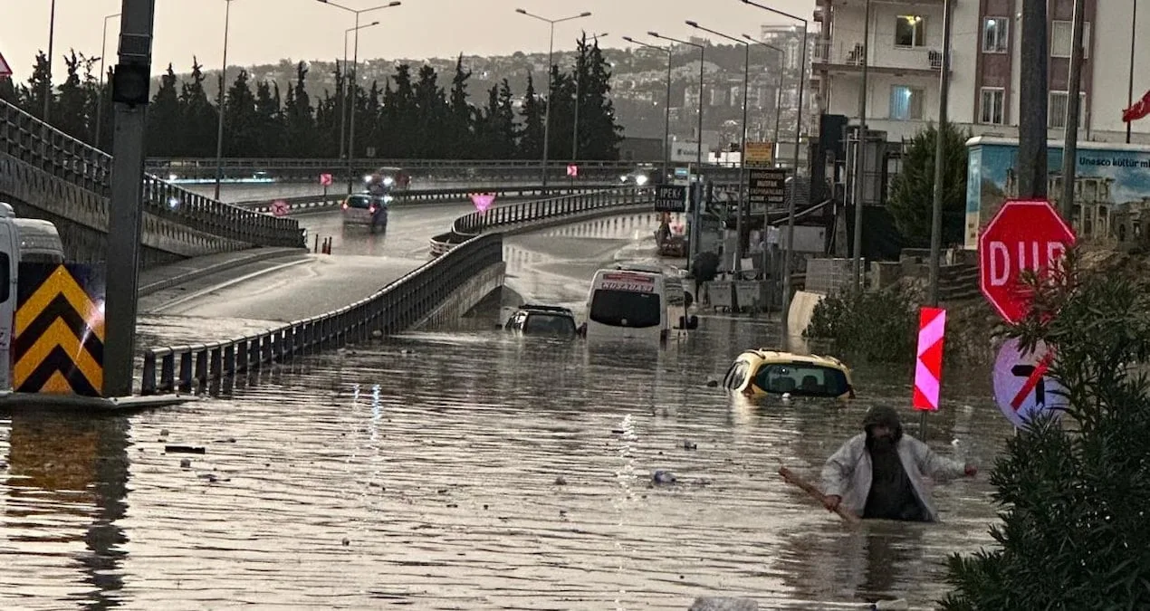 Sağanak Yağışlar, İlçede Su Taşkınlarına Neden Oldu!