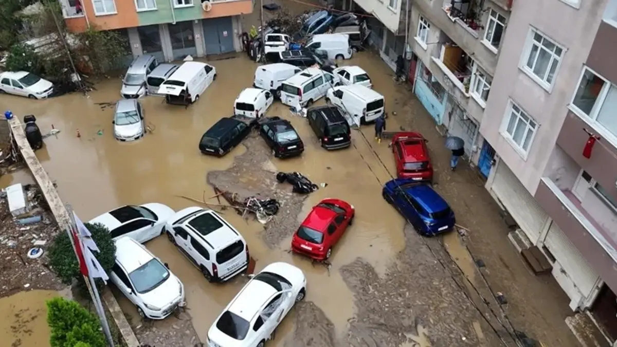 İstanbul, Sakarya, Kocaeli, Bursa... Bakan Kurum uyardı: Sağanak yağış yarın da devam edecek 2