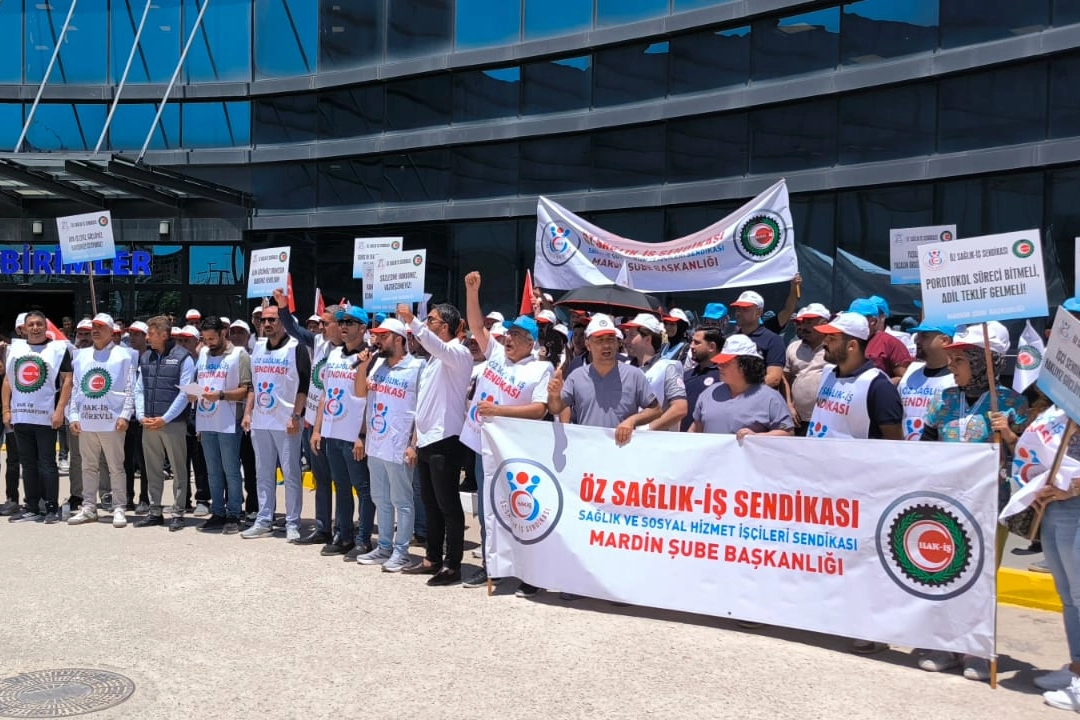 SAĞLIK ÇALIŞANLARI PROTOKOLE TEPKİ GÖSTERDİ!