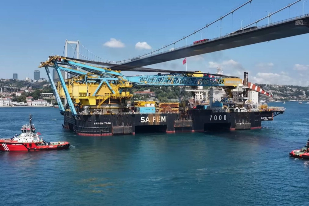 Saipem 7000, Boğazları Güvenle Geçti!