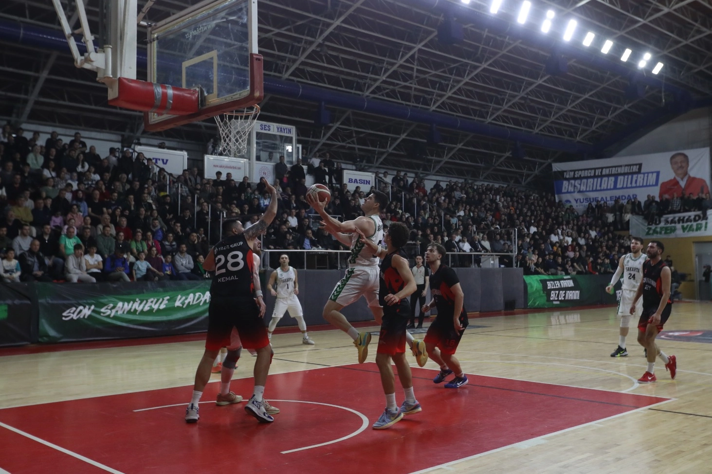 Sakarya Büyükşehir Basketbol, Eskişehir’i Farkla Geçti!