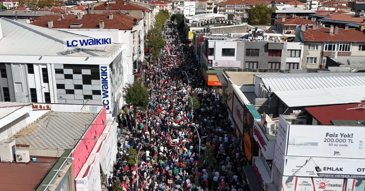 Sakarya’da Binlerce Kişi Filistin İçin Yürüdü