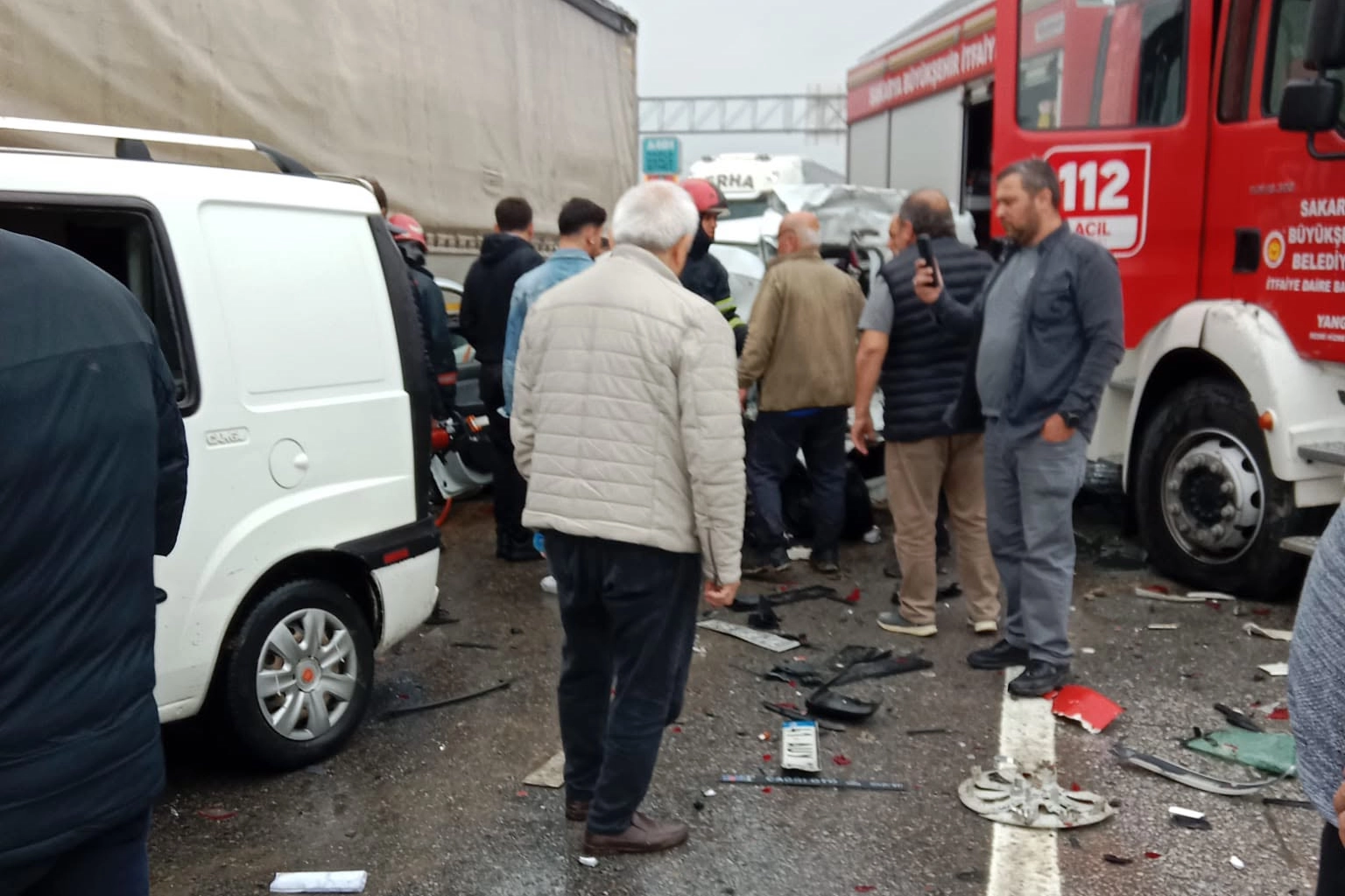Sakarya’da İtfaiye Aracı Zincirleme Kazaya Karıştı