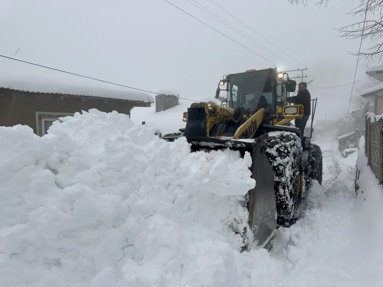 Sakarya’da Karla Mücadele: 33 Yol Ulaşıma Açıldı