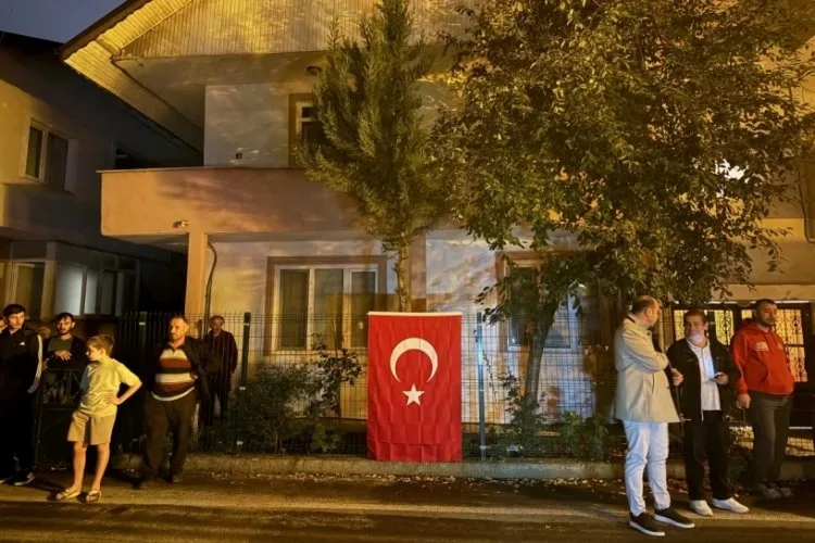 Sakarya’da Şehidin Evine Türk Bayrağı Asıldı