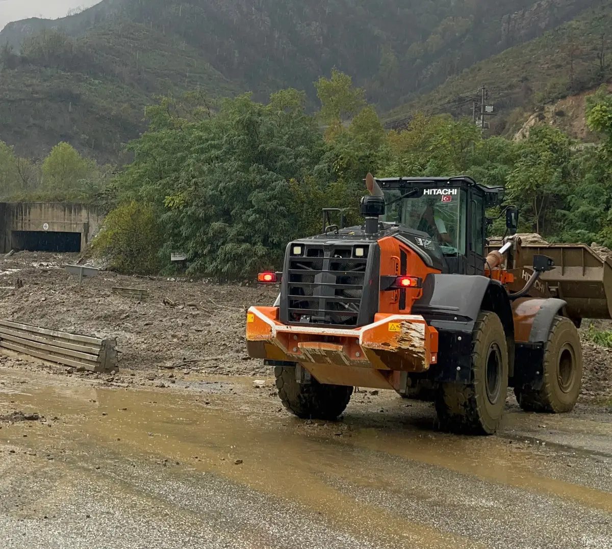 Sakarya da heyelan! İki mahalle birbirinden tamamen koptu 3