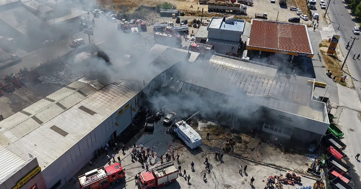Sakarya’da Traktör Fabrikasında Yangın Paniği!