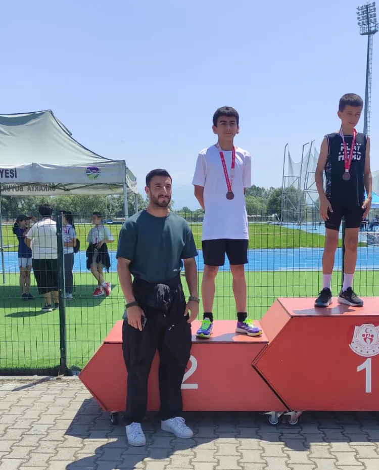 Sakarya’nın Atletizm Yıldızları Başarıya Koştu!