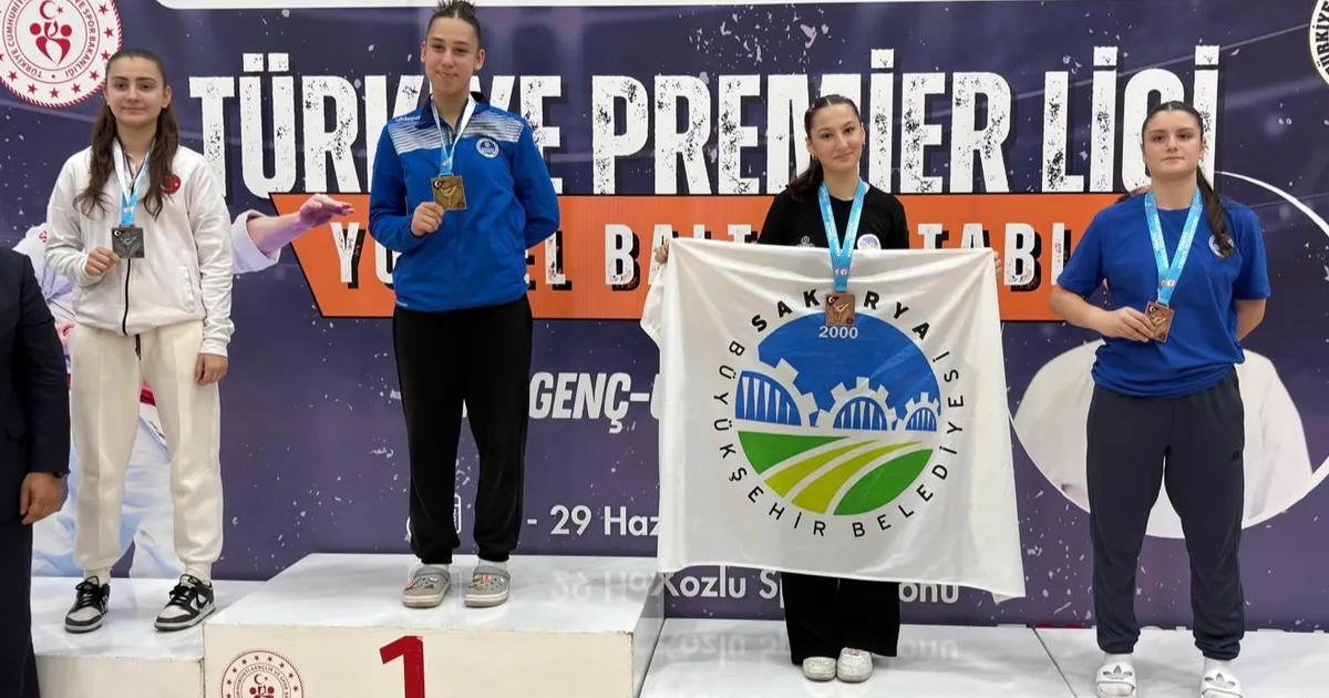 Sakarya Spor Kulübü’nden Şampiyonluk Yağmuru!