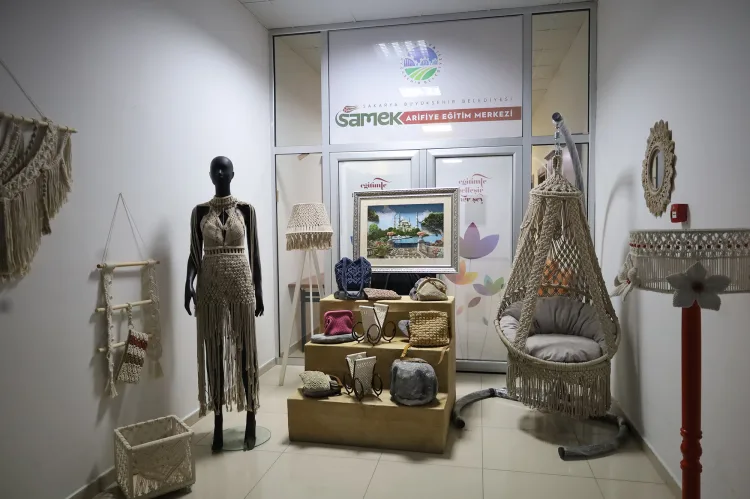 SAMEK’ten Arifiye’ye Sanat Dolu Yıl Sonu Sergisi