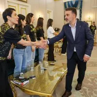 Şampiyon hentbolculardan Başkan Vekili Biba’ya ziyaret