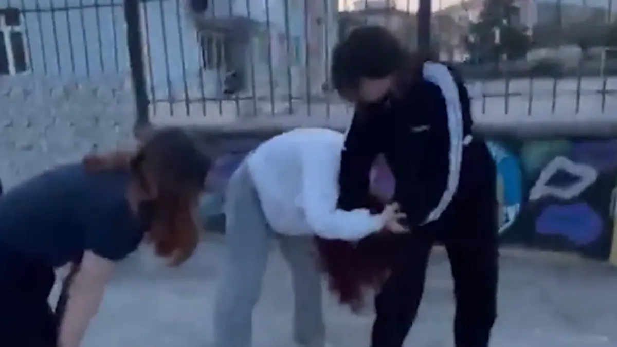 Samsun'da akran zorbalığı! Kızın kafasını yerlere vurup feci şekilde darbetti 3