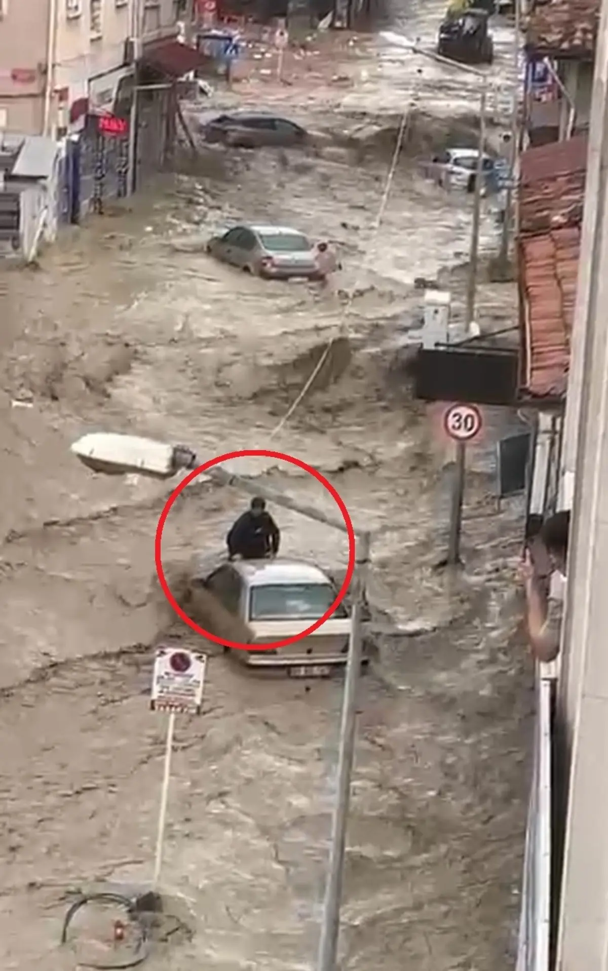 Samsun da sel! Can pazarı yaşandı:
