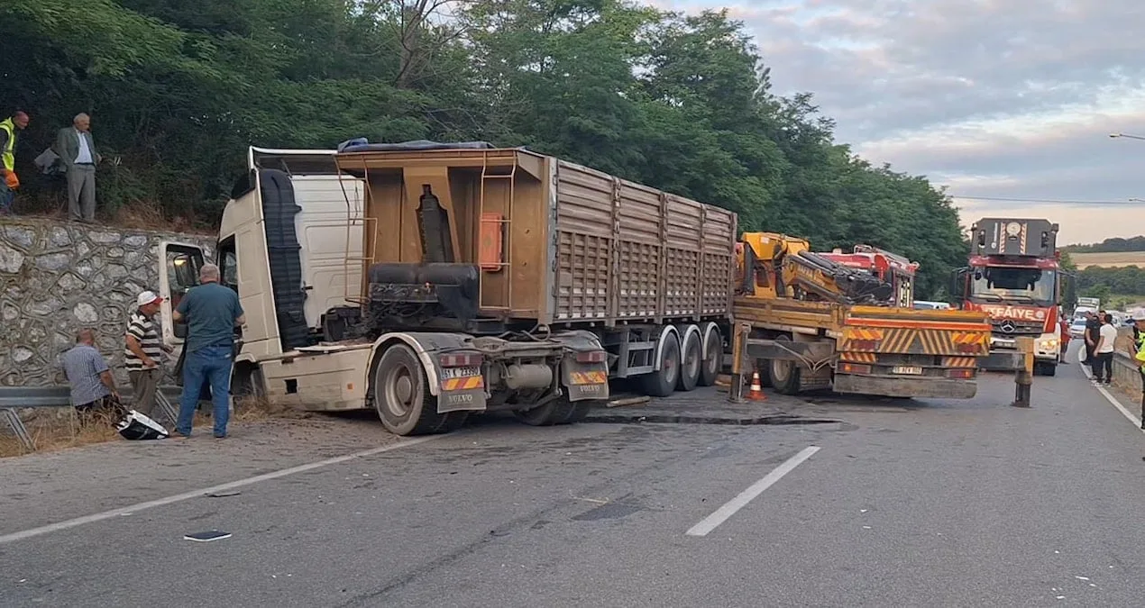 Samsun’da Tır ve Traktör Çarpıştı: 2 Yaralı!