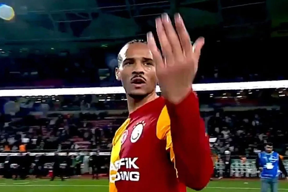 Sane, Kameramana Canlı Yayında Küfür Etti