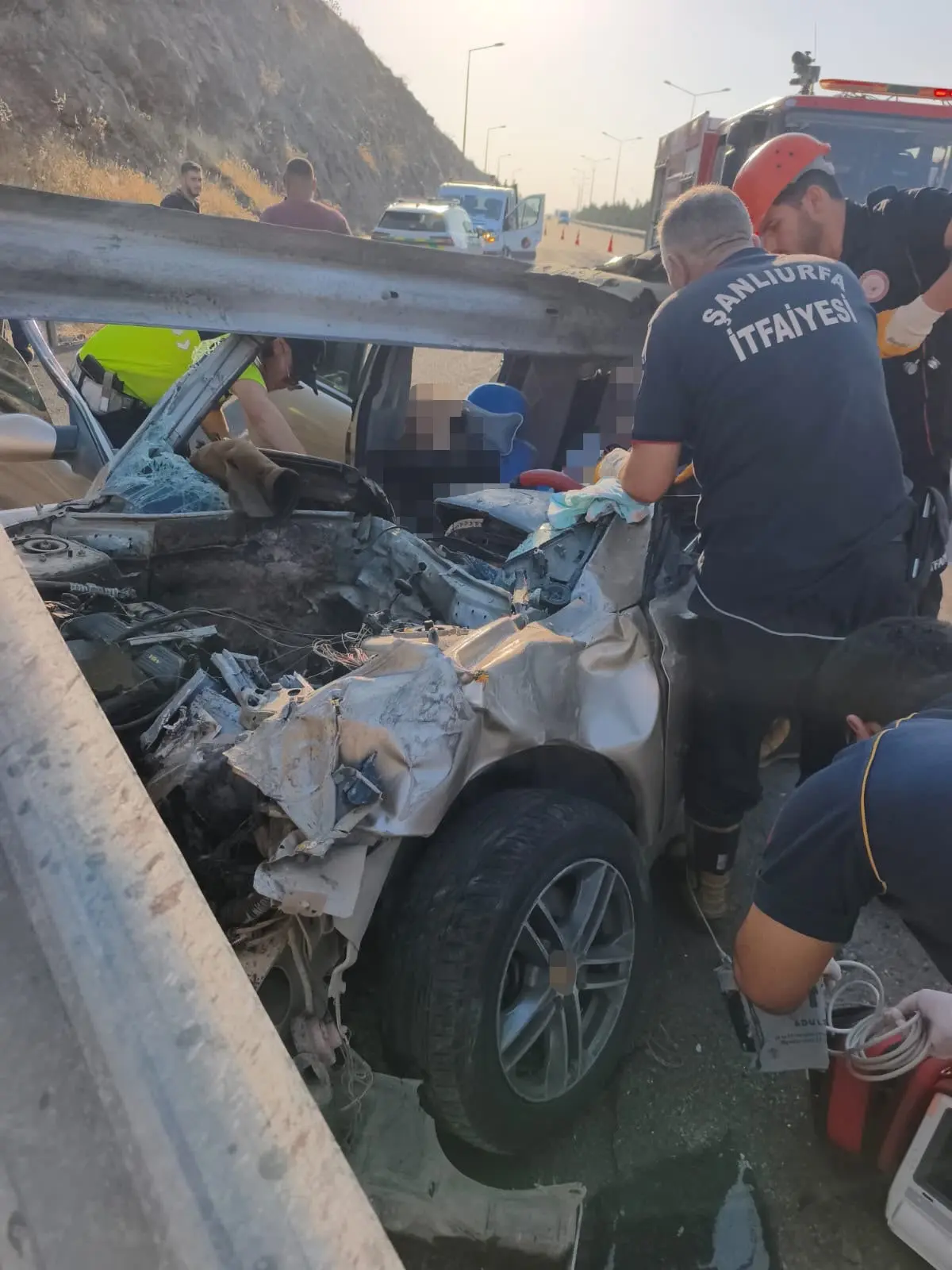 Şanlıurfa da korkunç kaza! 1 ölü 1 ağır yaralı 4