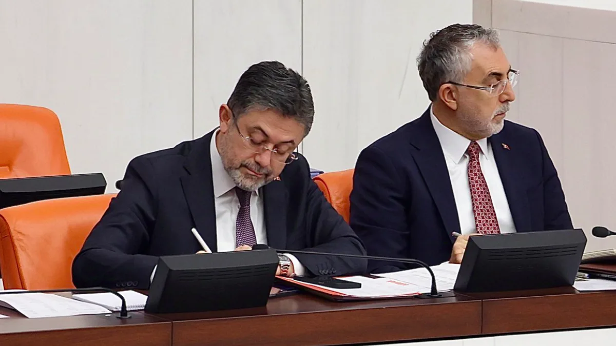 Şap Salgını: Hayvan Pazarları Açılıyor, Skandal Patlak!