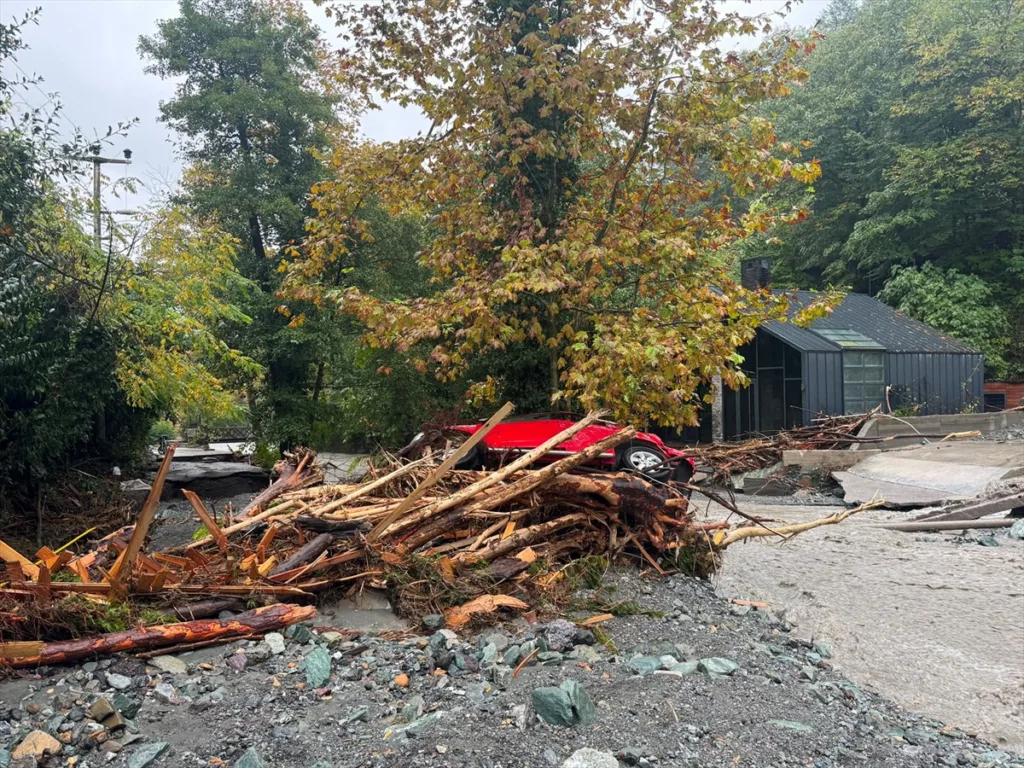 Sapanca’da Sağanak Felaketi: Yıkılan Köprüler ve Hasar Gören Bungalovlar
