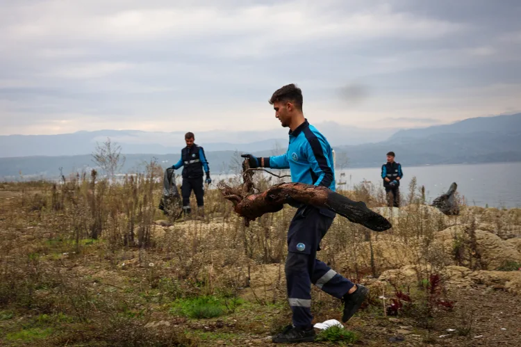 Sapanca Gölü’nde Temizlik Çalışmaları Devam Ediyor