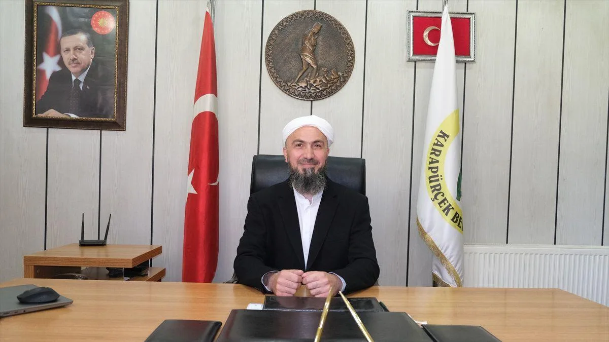 Sarığıyla Fark Yaratan Başkan: Çoruhlu’nun Hikayesi