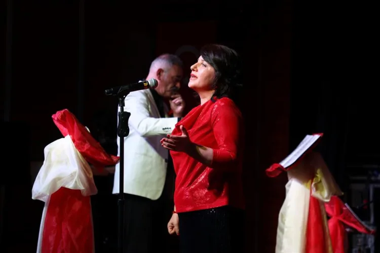 Konser sırasında duygu dolu anlar