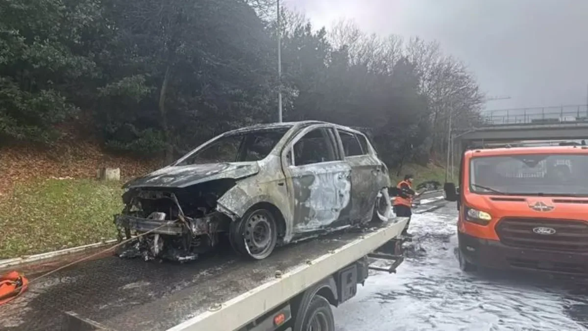 Sarıyer’de Araç Yangını Trafiği Felç Etti!