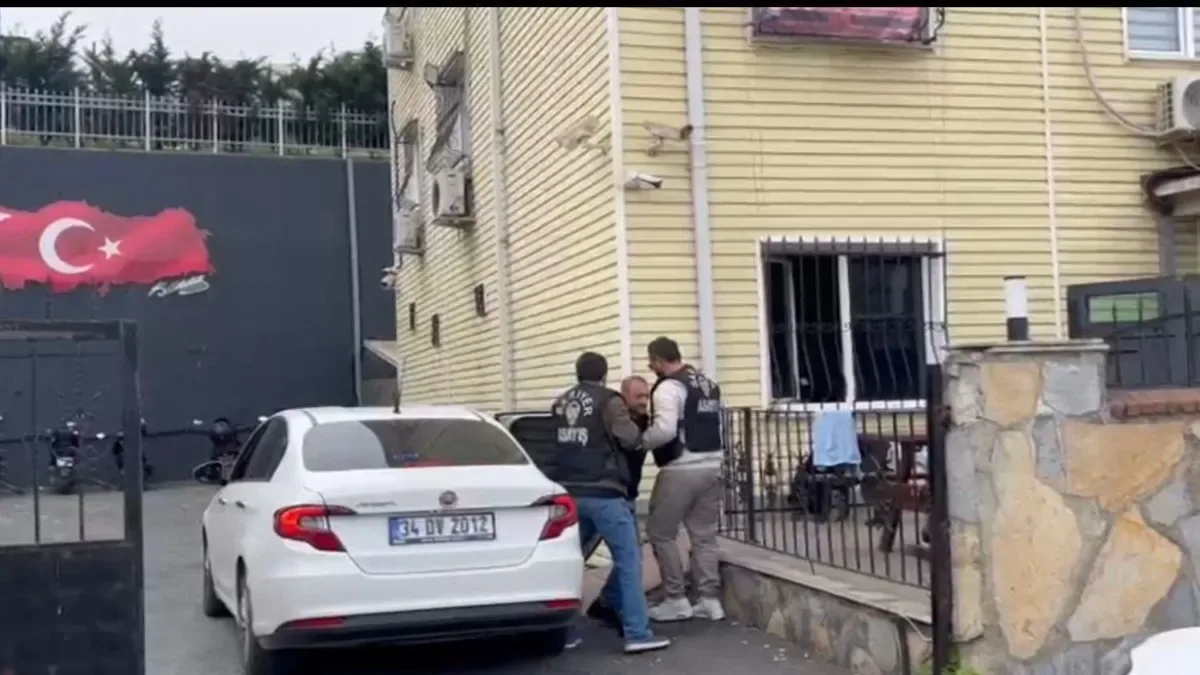 Sarıyer’de Aranan İki Suçlu Yakalandı!