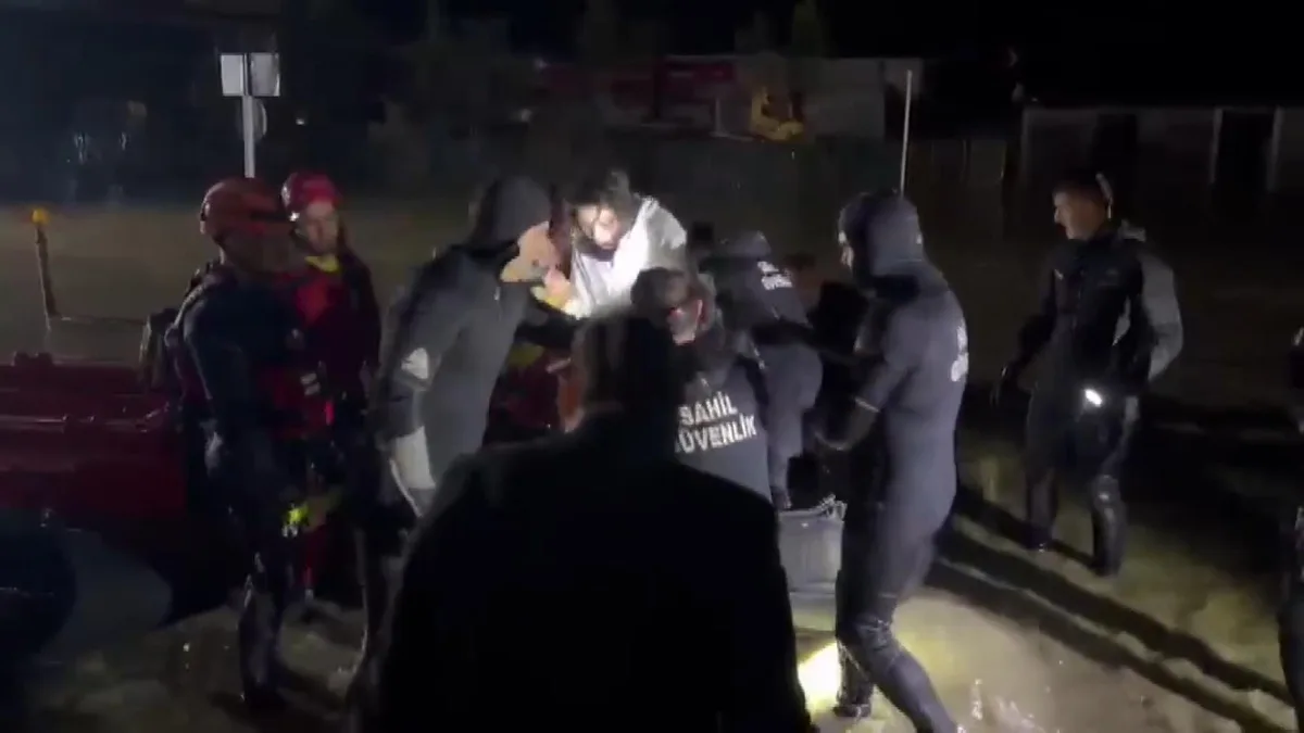 Sarıyer’de Sağanakta Mahsur Kalan Ünlüler Kurtarıldı