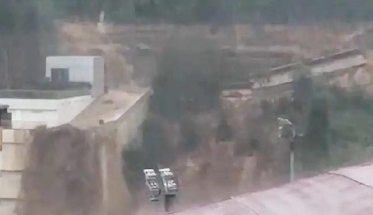 Sarıyer de hayatı felç eden sel suları böyle gelmiş! Çatıdan akmış, son anda... 4