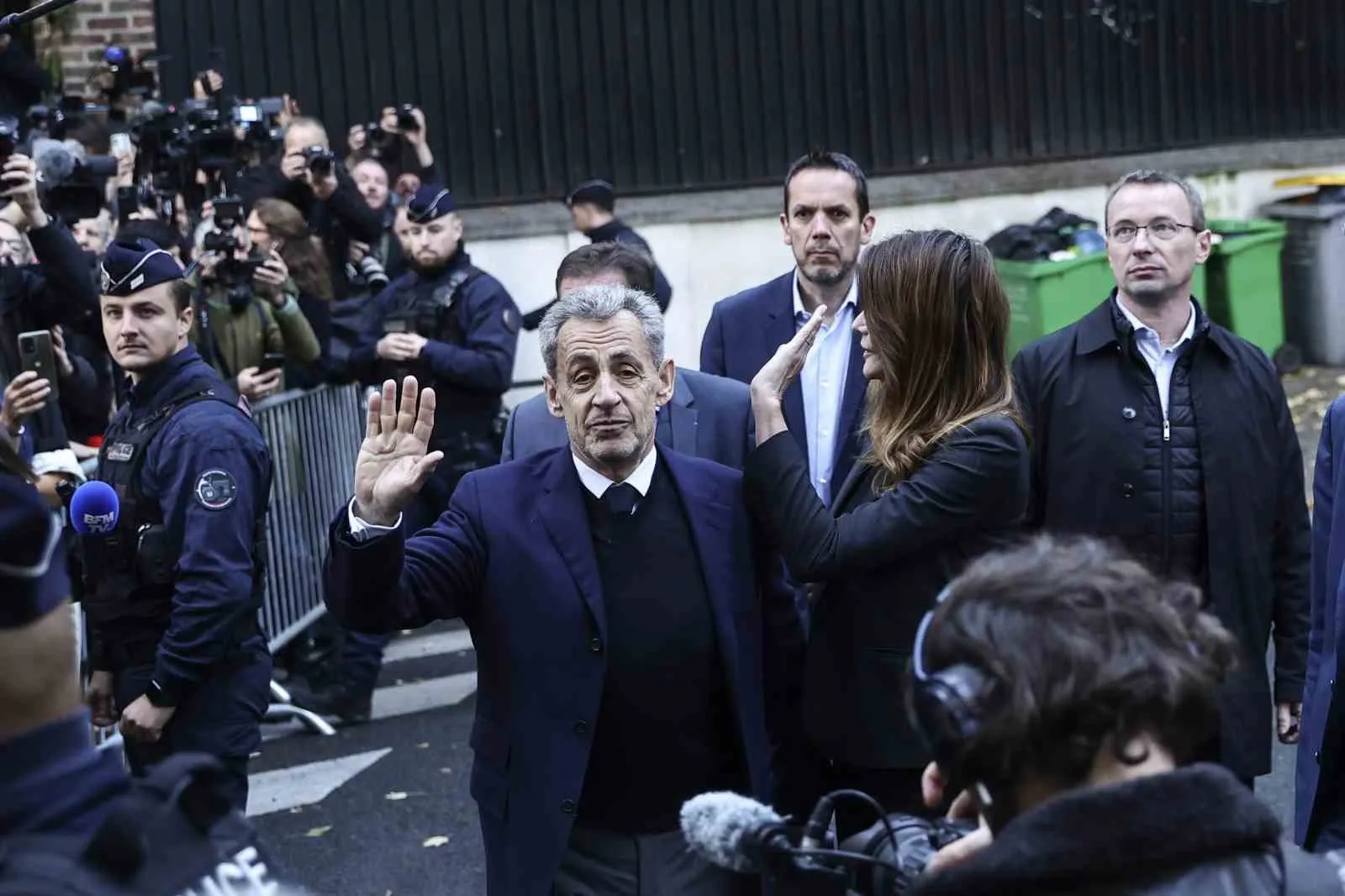 Sarkozy Adli Kontrol Şartıyla Tahliye Edildi!
