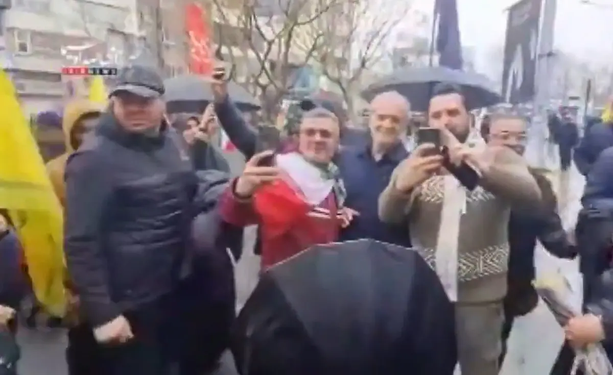 Savaşın ortasında gövde gösterisi! İsrail bombaları düşerken, Pezeşkiyan ve Erakçi sokaklara çıktı 2