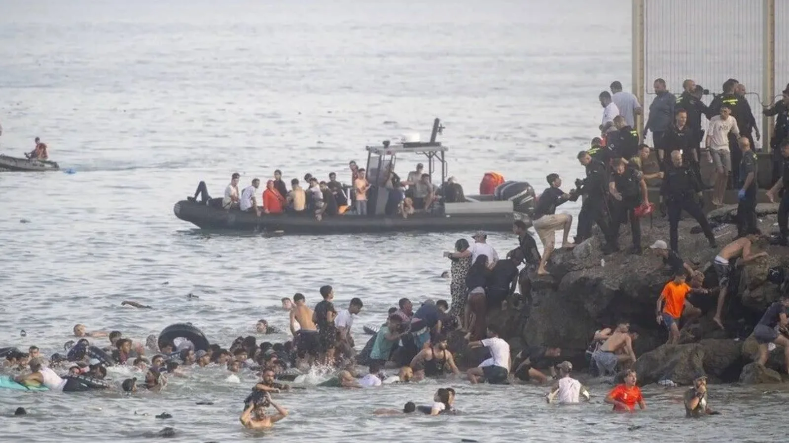 Sebte’ye Göç Akını: 40 Bin Kişi Yolda!