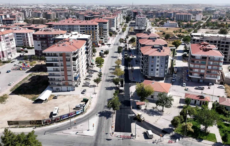 Sedirler Caddesi’nde Asfalt Yenileme Devam Ediyor