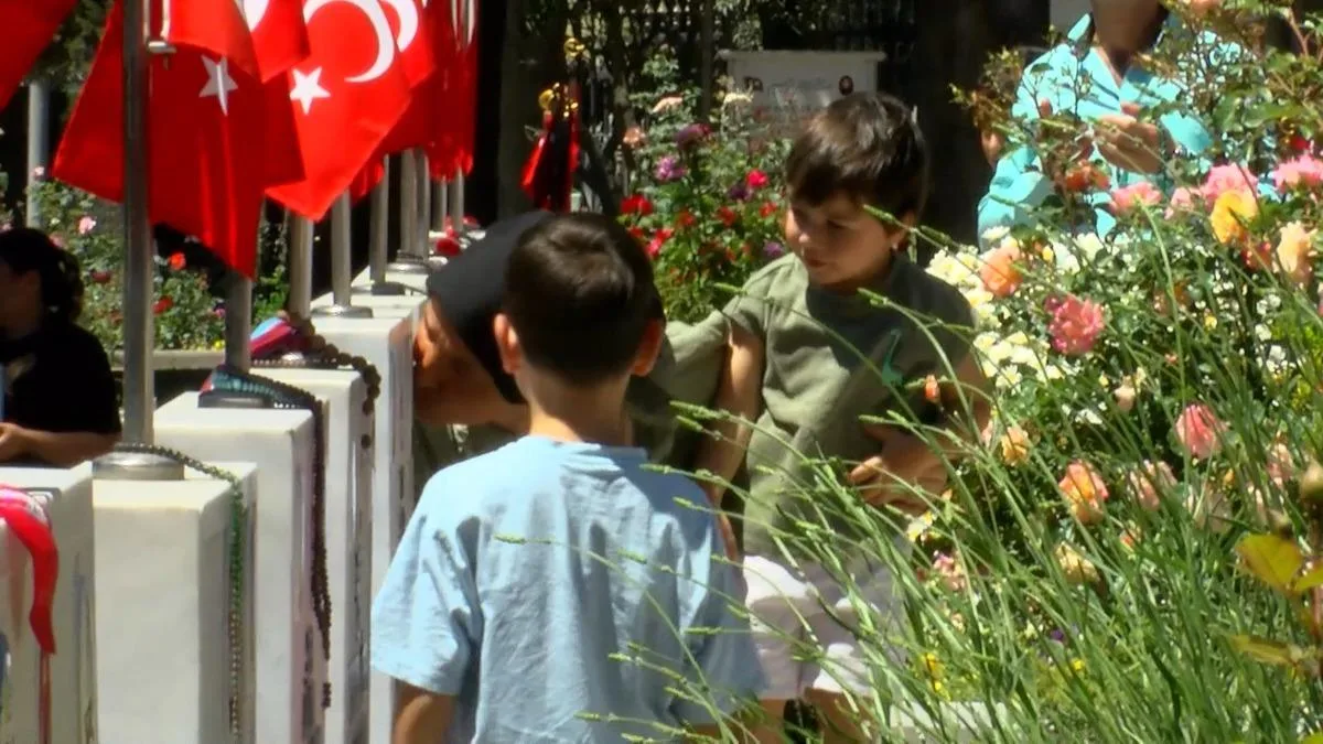 Şehit Ailelerinden Güçlü Mesaj: ‘Bir Ölür, Bin Doğarız’