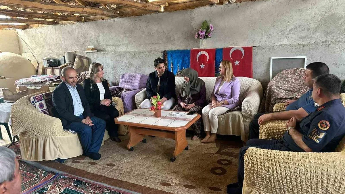 Şehit Annesine Bayram Ziyareti Duygu Dolu Anlar