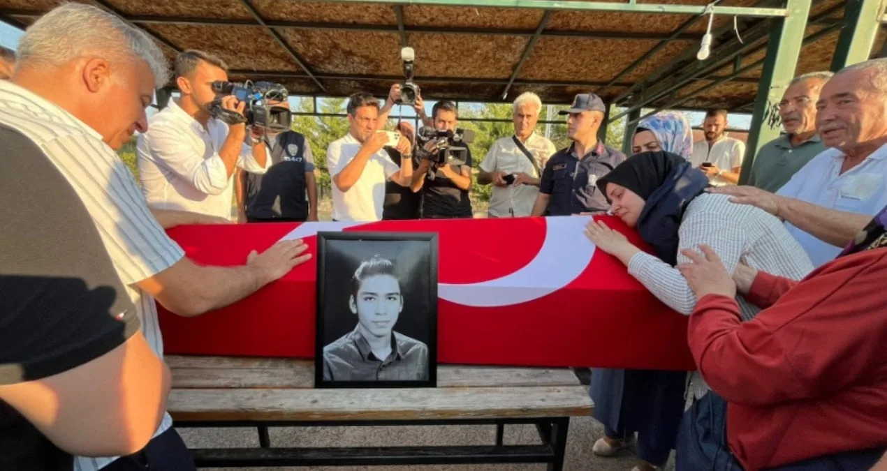 Şehit Gönüllü Alperen Özcan, Son Yolculuğuna Uğurlandı