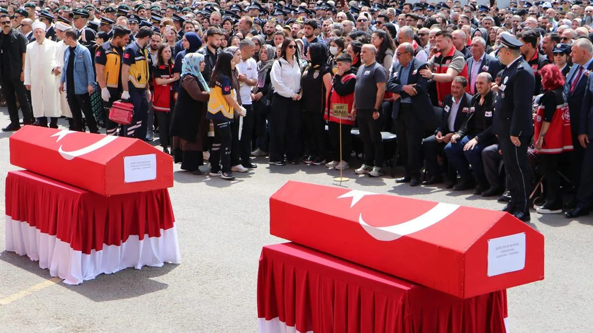 Şehit Polisler, Bıçaklı Saldırıda Hayatını Kaybetti
