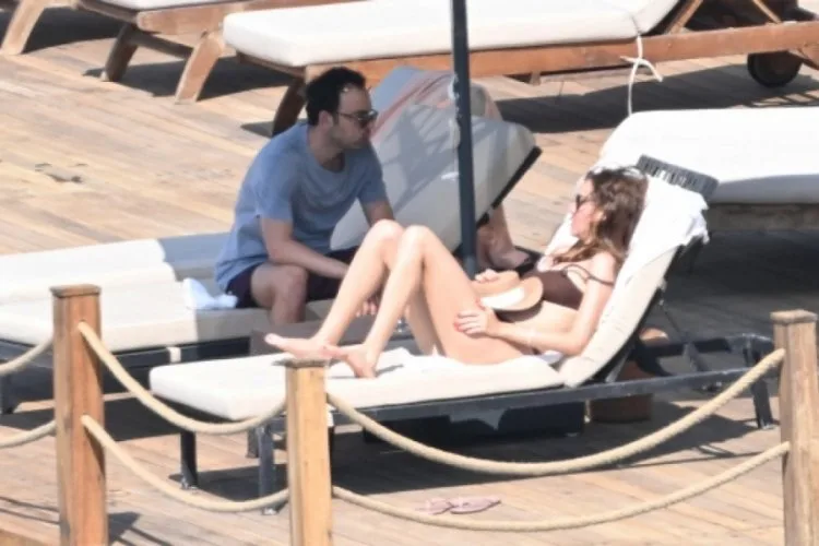 Selçuk İnan ve Eşi Türkbükü’nde Tatil Keyfi!