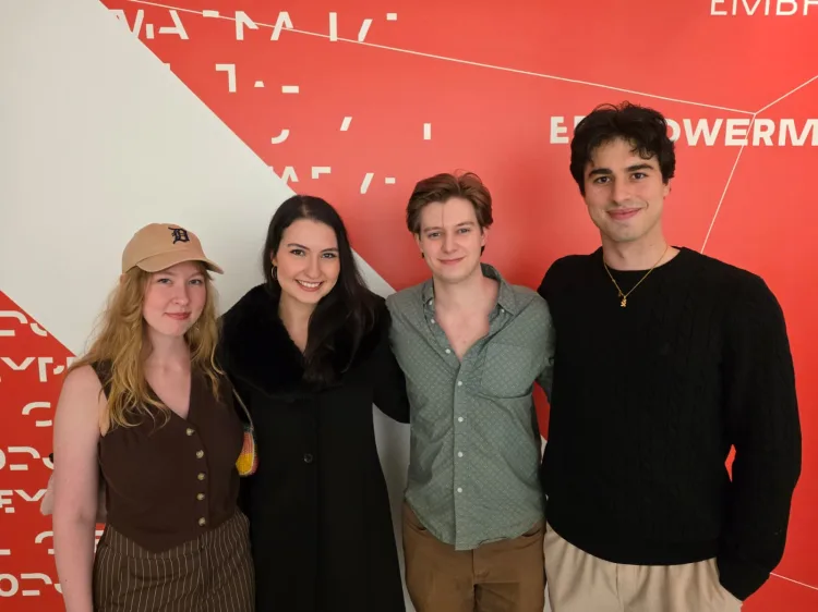 Selin, New York’ta Gecenin Yıldızı Oldu!