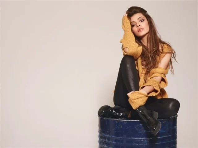 Selin Şekerci, Evindeki Pire İsyanını Sosyal Medyada Paylaştı
