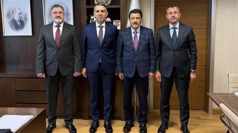 Serik’te CHP’li Başkan AKP’ye Geçiyor İddiası!