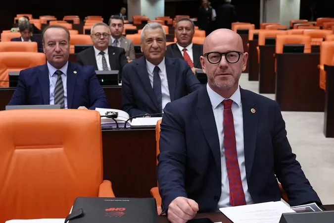 Serkan Sarı: ‘Vatandaş Borç Batağında, Yandaşlar Soygun Yapıyor’