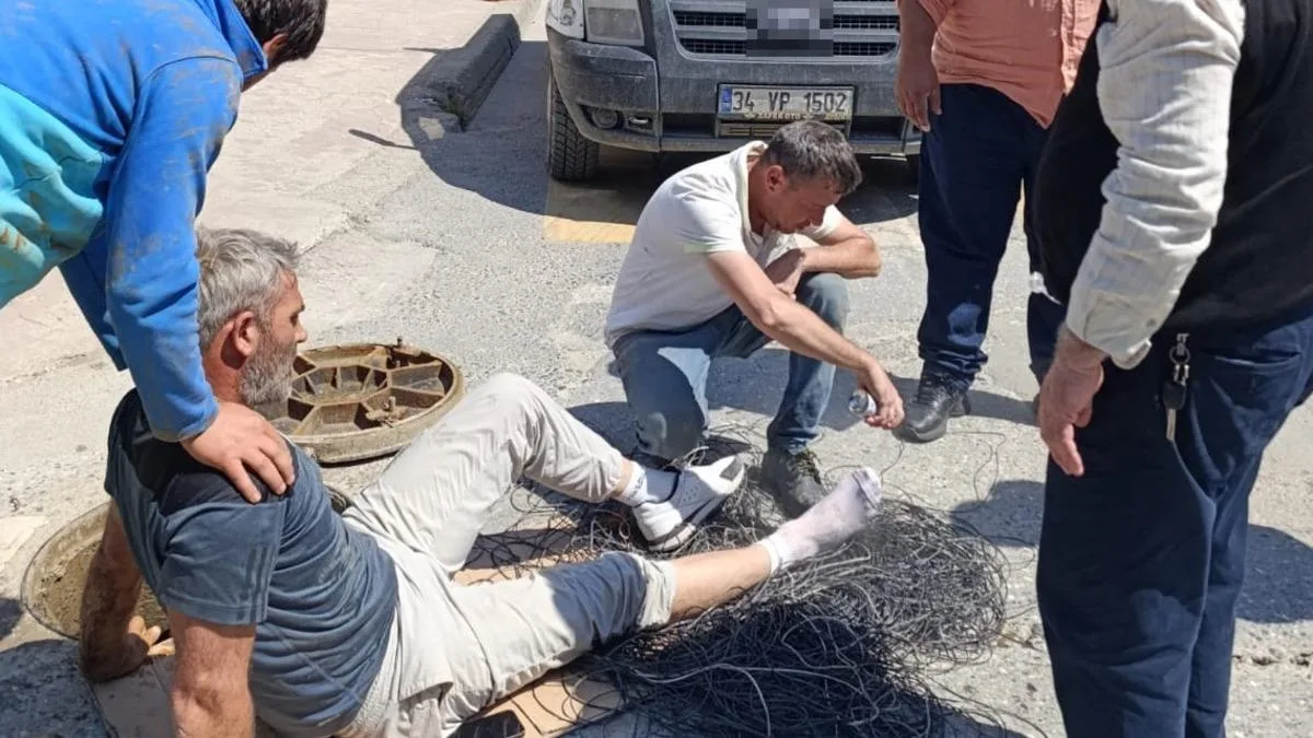 Servis Aracı Telekom Çalışanının Ayağını Sıkıştırdı